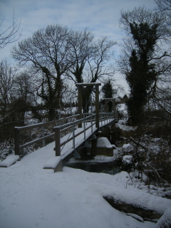 Suspension footbridge